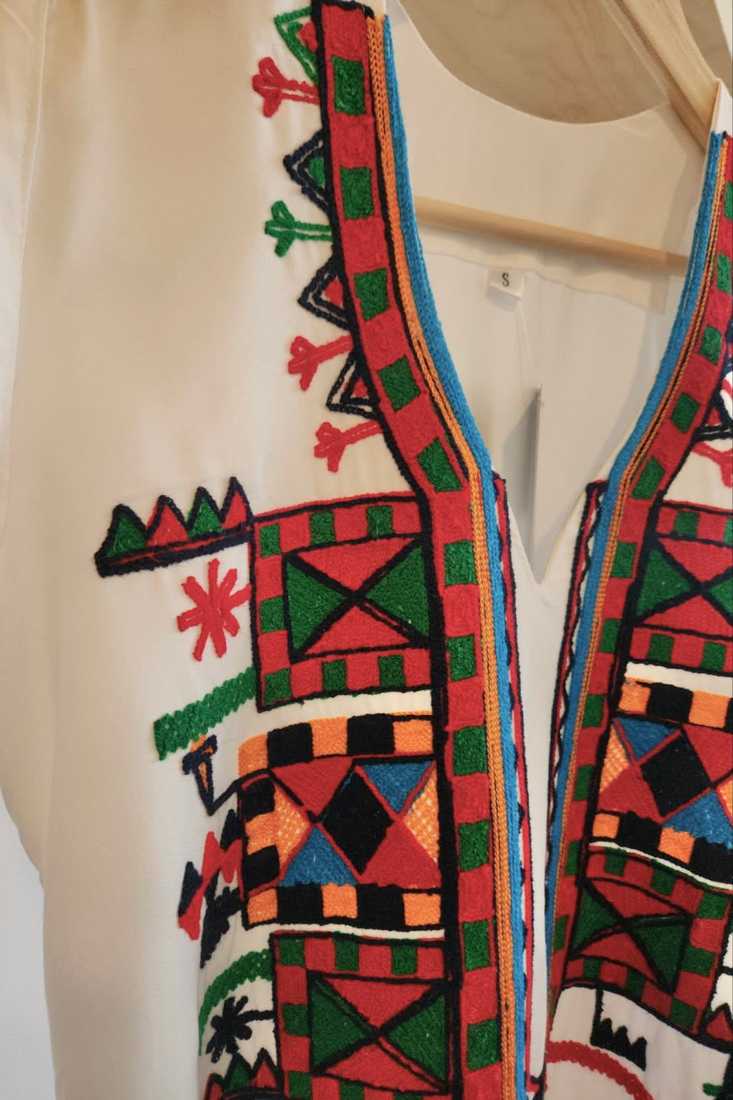 White Sleeveless Embroidered Kaftan