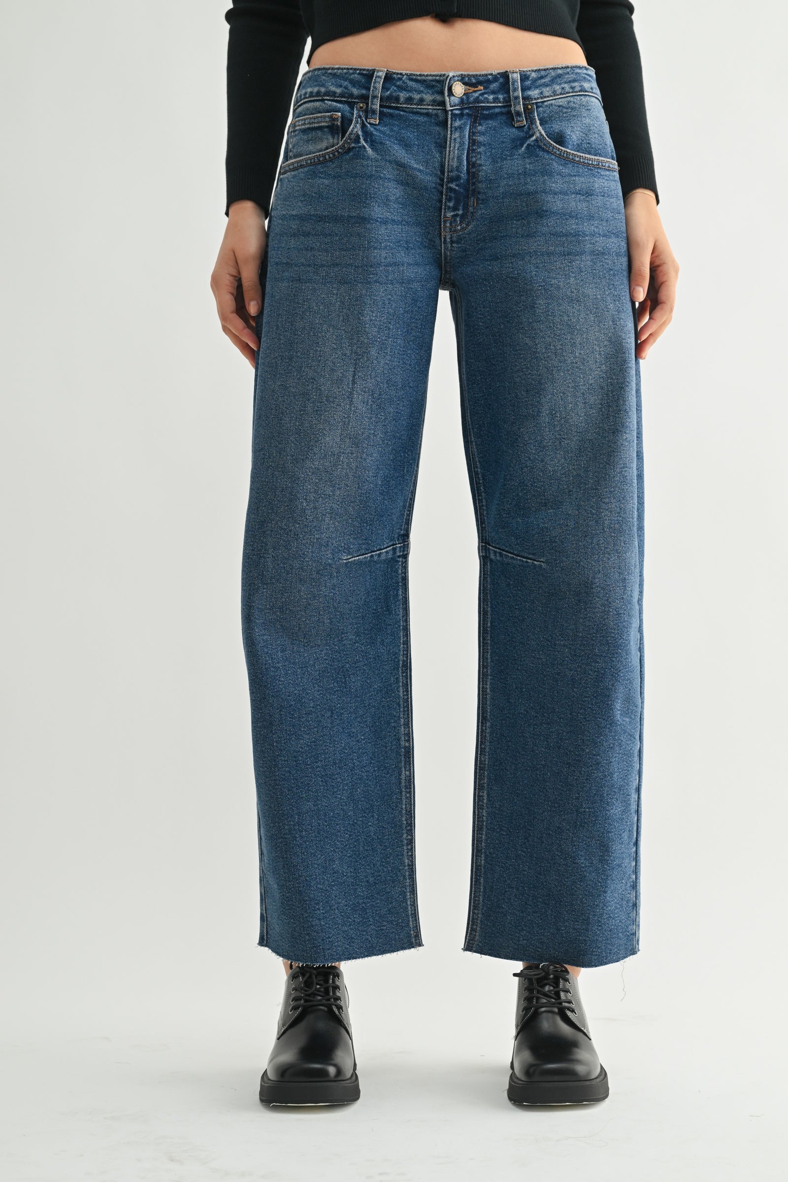 Mid Rise Barrel Jeans