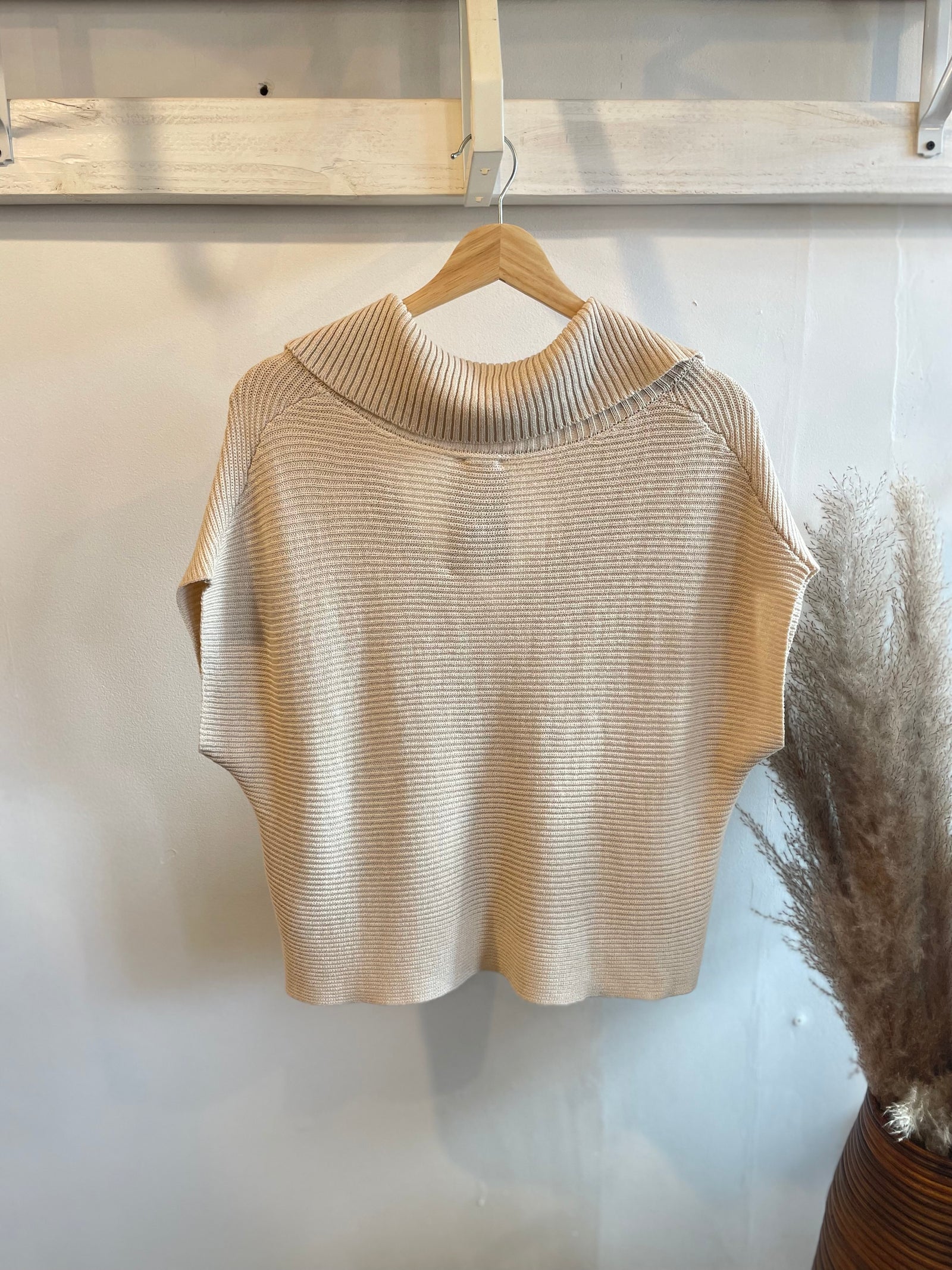 Short Sleeve Knit Collared Top