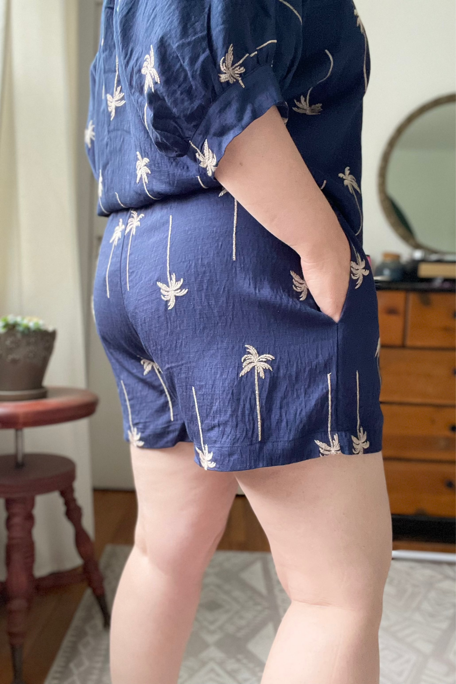Final Sale - Embroidered Palm Tree Shorts