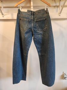 Mid Rise Barrel Jeans